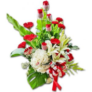 แจกันดอกไม้สด – แห้ง ราคา 1,800 บาท